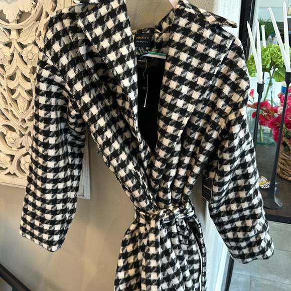 Forever 21 Houndstooth coat - Picture 4 of 10